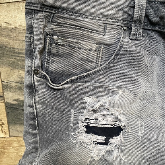 ZARA Denin Rules by TRF Sz 6/8 Distressed Gray Denim Shorts - Picture 3 of 11